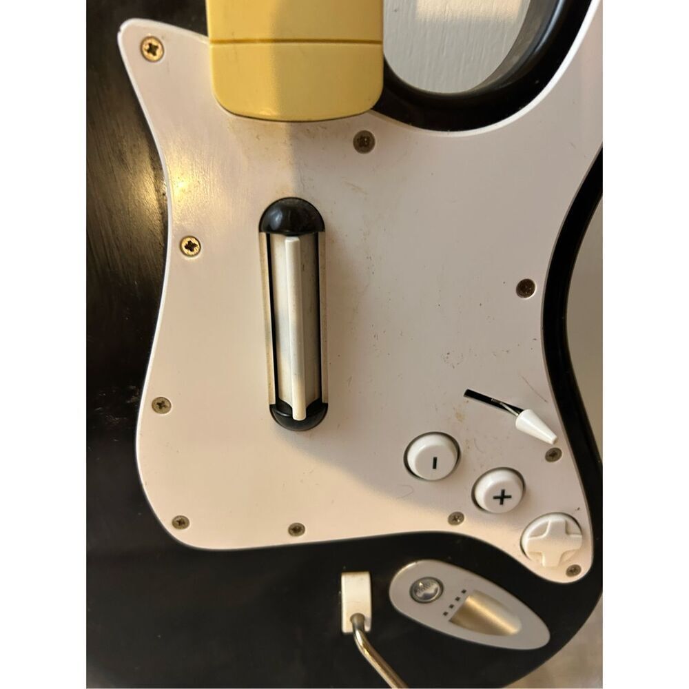 Rockband Fender Stratocaster‎ harmonix model 19091 2005 guitar replacement - Picture 2 of 7
